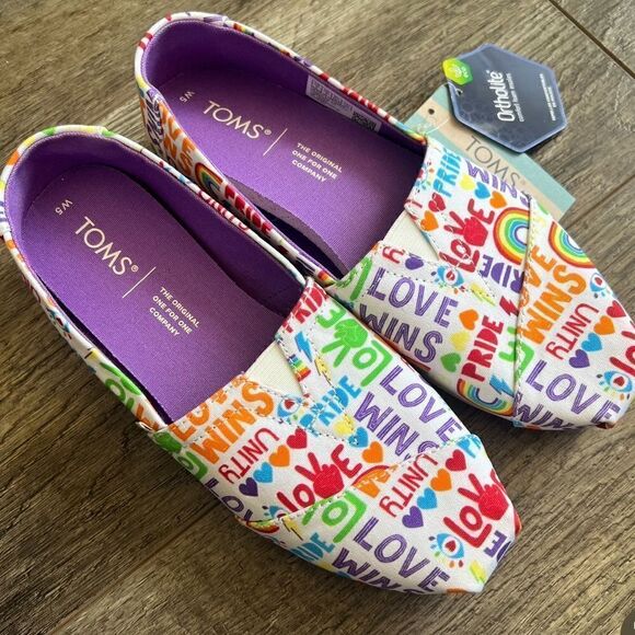 𝅺Toms Alpargata Unity Love Wins Slip on Shoes NWT Size 5 Pride Rainbow Sneakers - Picture 3 of 10